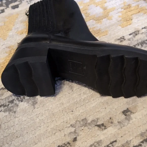 dolce Vita rain boots - Picture 3 of 3